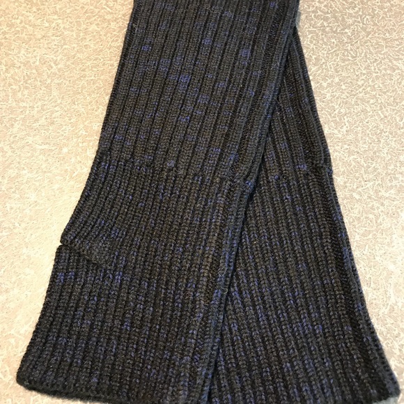 Black and blue fingerless gloves - Picture 2 of 2